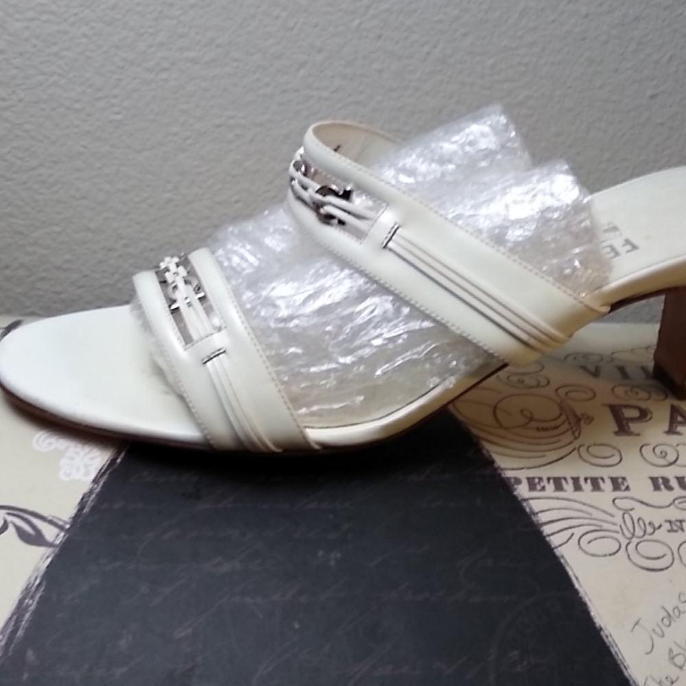 Salvatore! Ferragamo Sandles